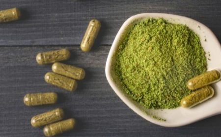 Kratom powder and pills